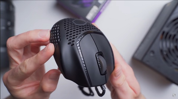 cooler master mm720 lightweight gaming mouse with ultraweave cable