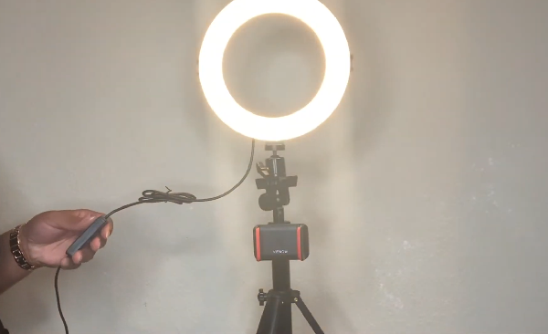 Viewow 8 ring light with tripod stand dimmable